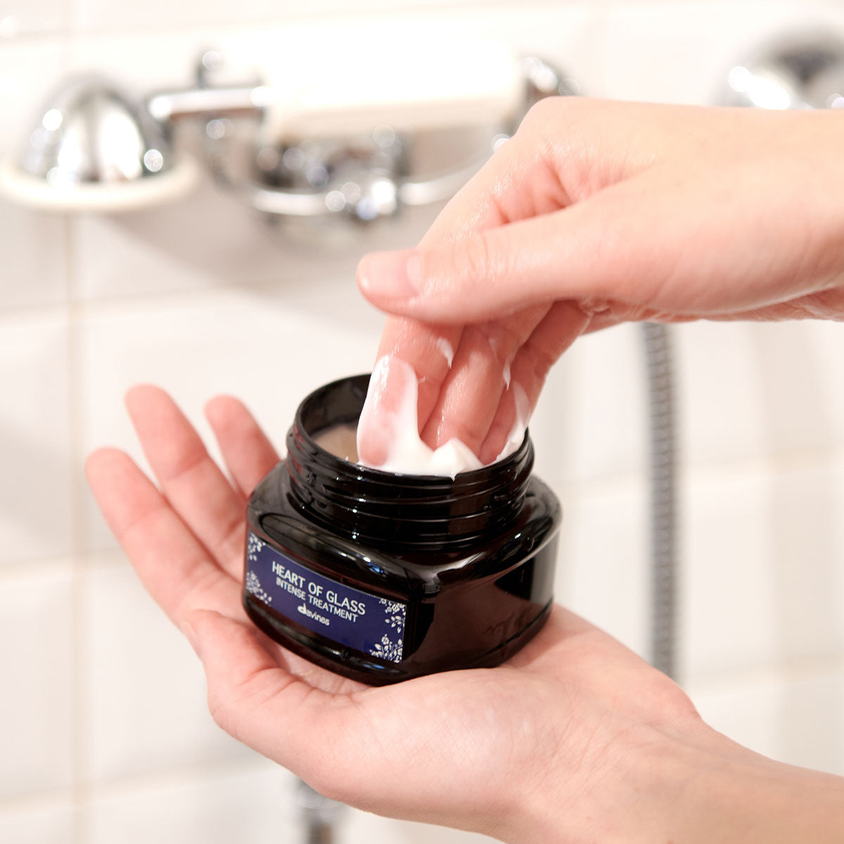 Davines HEART OF GLASS Intense Treatment - Reinforcing, brightening treatment for natural or cosmetic blondes