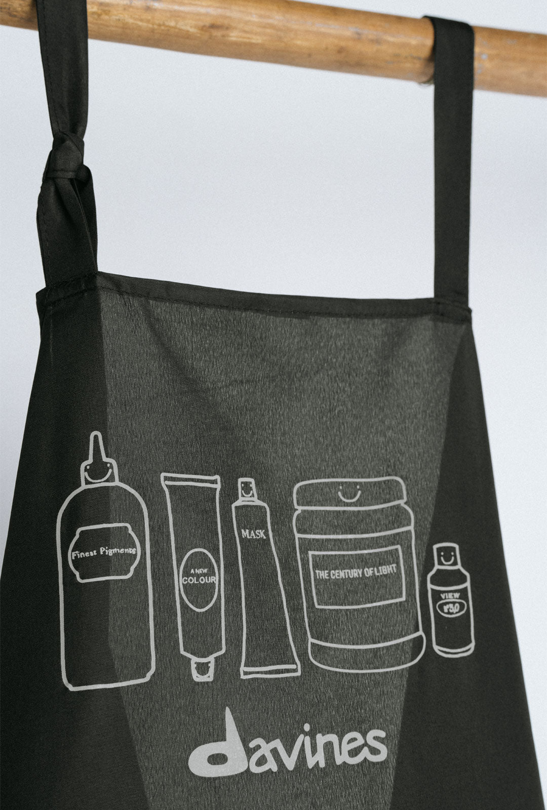 Davines Davines Colour Apron - Durable, functional, and designed with the colourist in mind, the Davines Colour Apron protects against the everyday demands of the salon. Features an adjustable fit, easy movement, and a design made to last through every formula and client behind the chair.