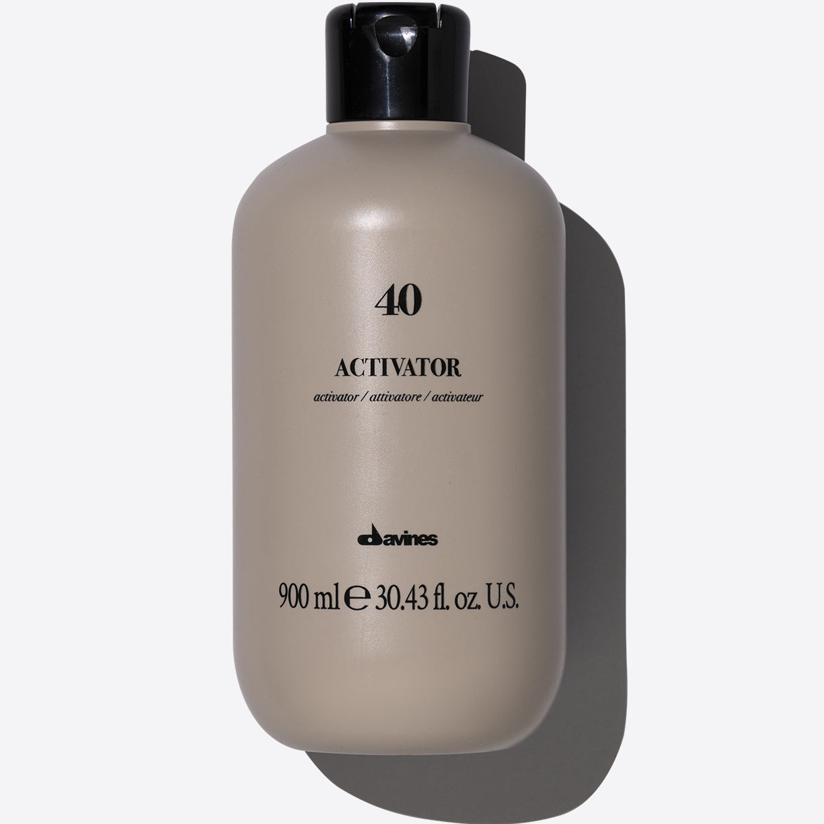 Activator 40 vol Creamy emulsion of hydrogen peroxide at 12% 900 ml / 30,43 fl.oz. Davines