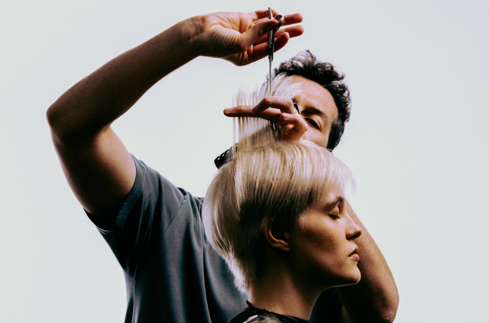 Davines stylist cutting hair