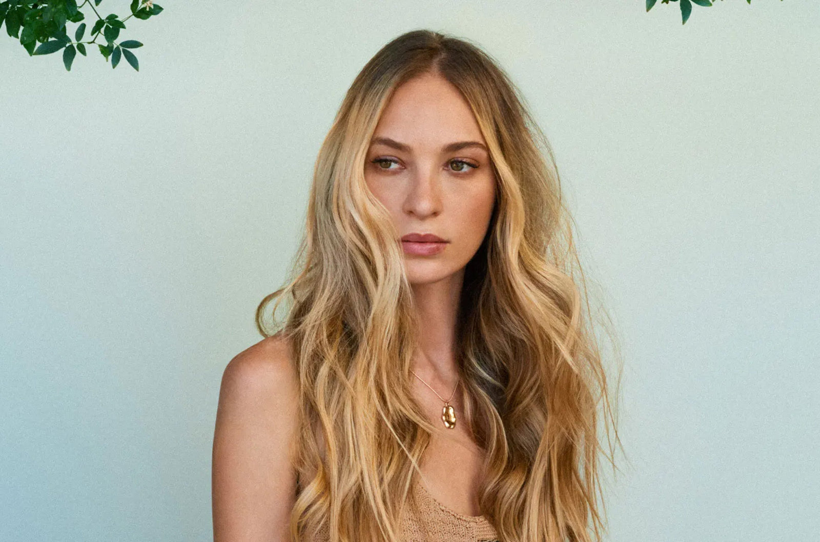 Blonde model with shadow root hair