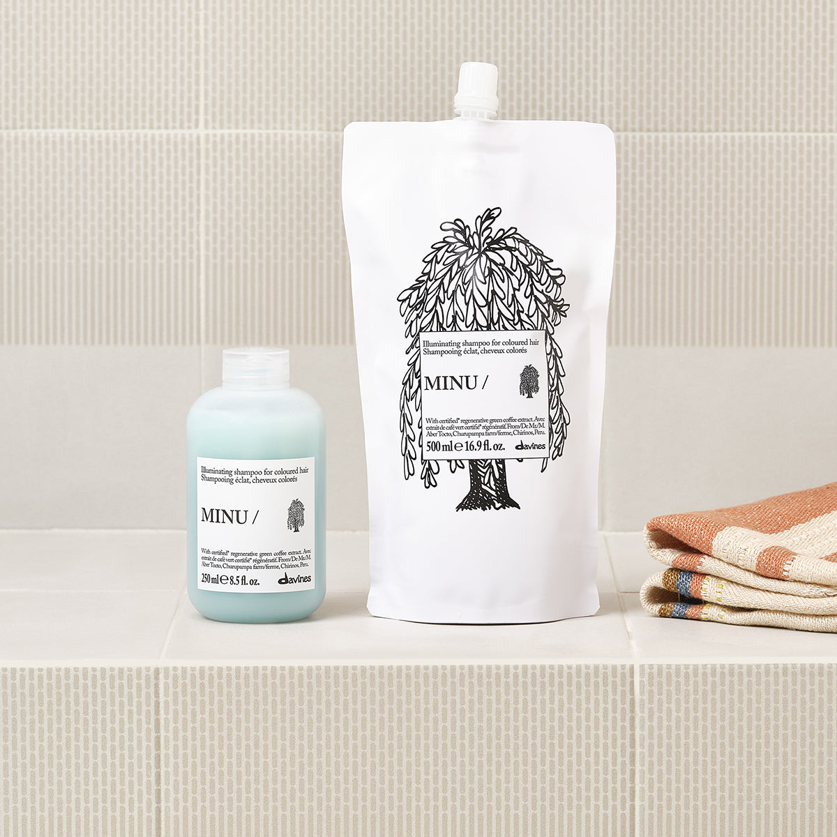 
Davines MINU Shampoo - Illuminating shampoo for colored hair