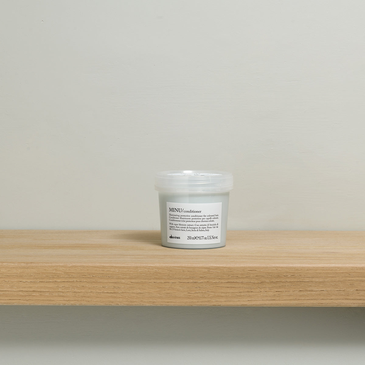 Translation missing: en.products.general.vendor: ESSENTIAL HAIRCARE MINU Conditioner <p>Illuminating and protective conditioner for colored hair</p>
-100x.jpg?v=1760543182
