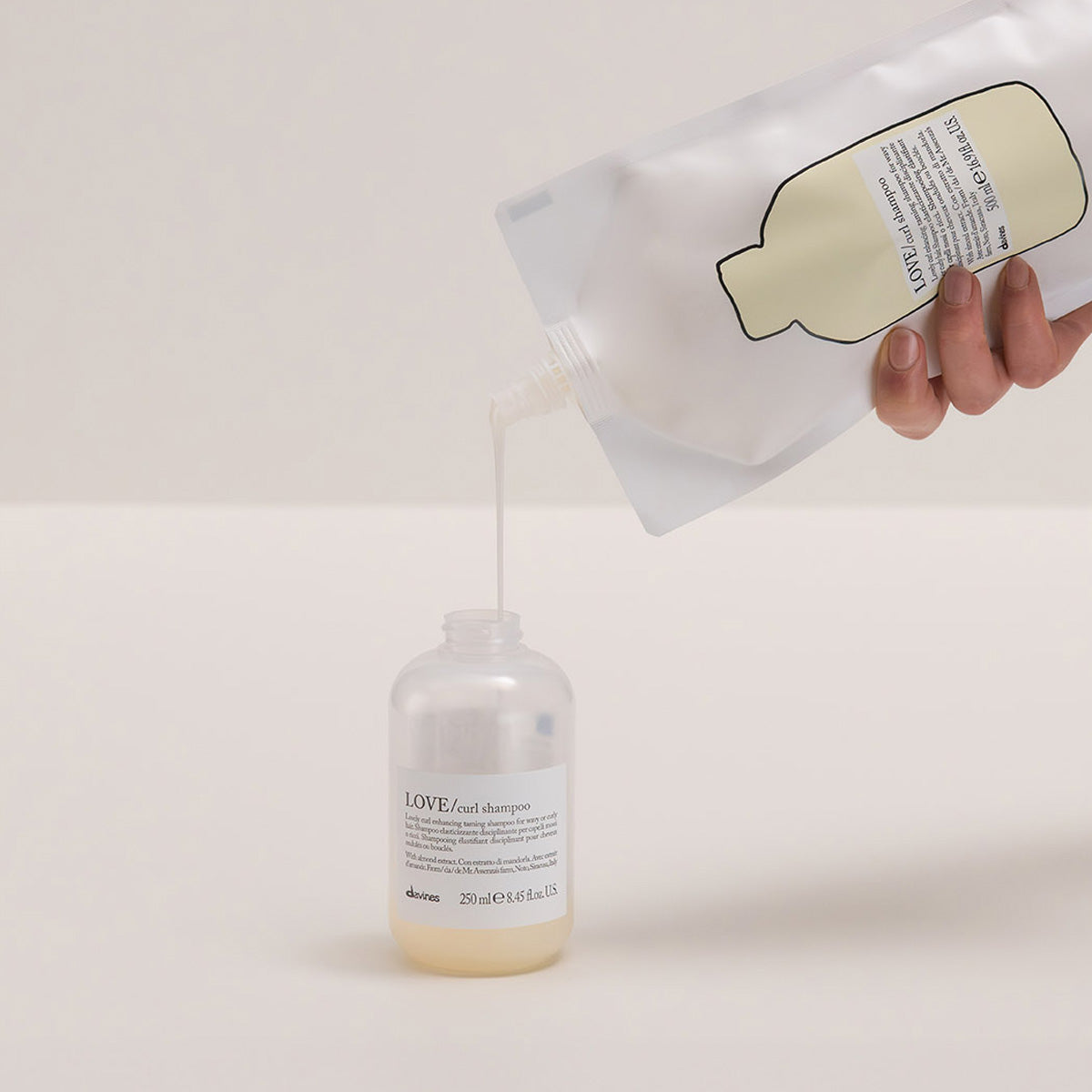 Translation missing: en.products.general.vendor: ESSENTIAL HAIRCARE LOVE CURL Shampoo <p>Curl enhancing and taming shampoo for curly or wavy hair</p>
-100x.jpg?v=1760543181
