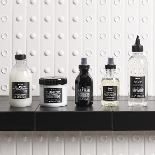 Hydrating hair milk for reducing frizz OI All In One Milk | Davines