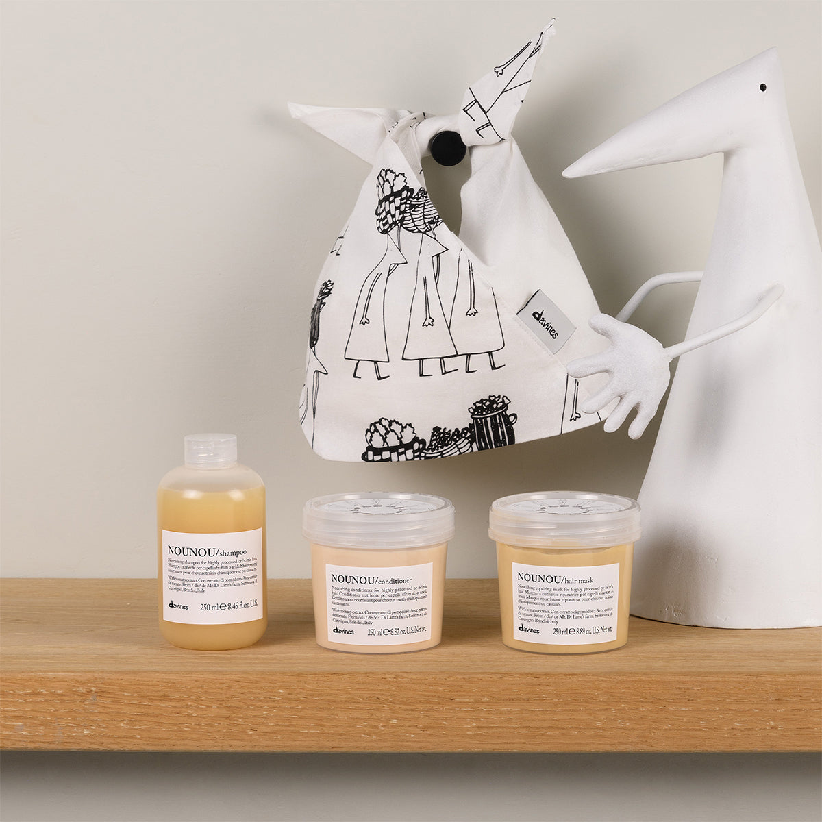 
Davines Beauty Bag - Limited edition Essentials beauty bag