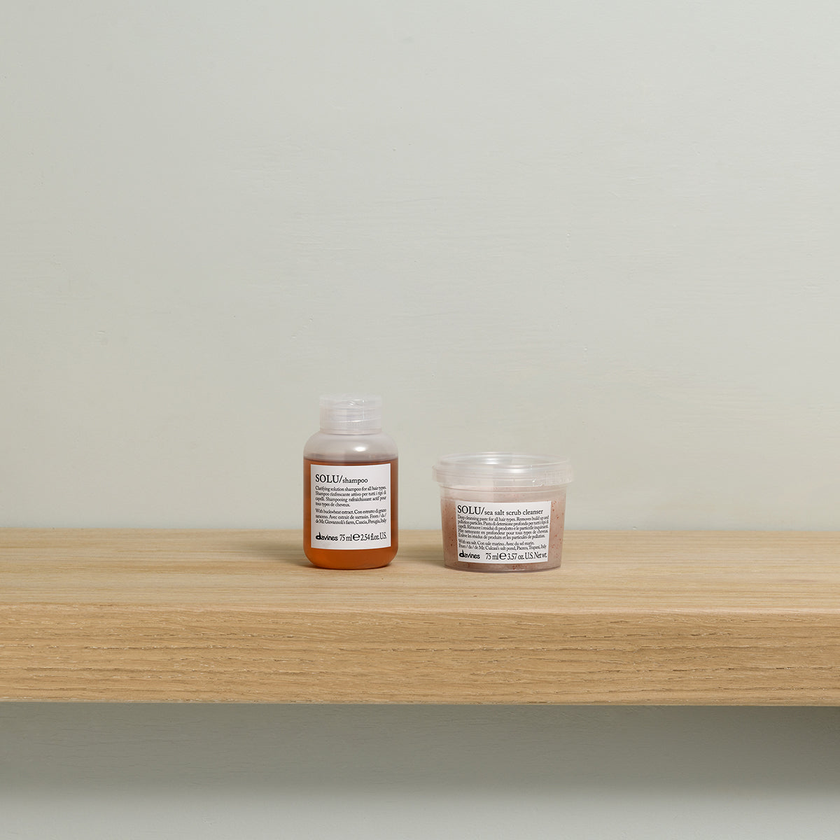 Translation missing: en.products.general.vendor: ESSENTIAL HAIRCARE SOLU Sea Salt Scrub Cleanser <p>Sea salt scrub paste for the deep cleansing of all hair types</p>
-100x.jpg?v=1764176428
