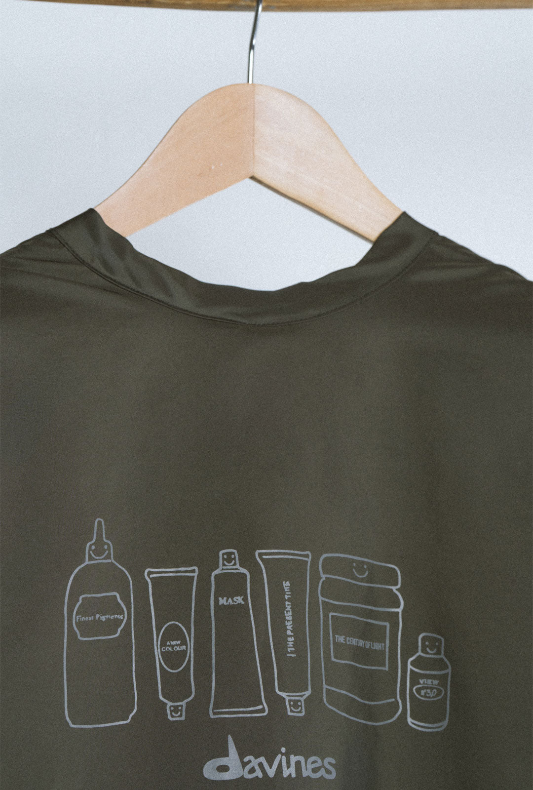 
Davines Colour Cape - This colour cape brings craft and care into full view, offering cleanliness and functionality while keeping clients comfortable and protected. 